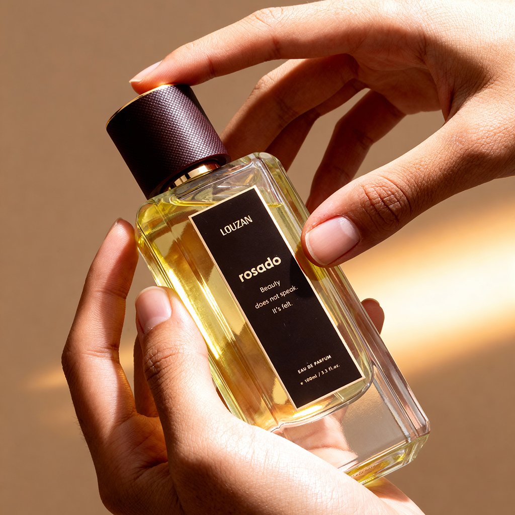 freepik__ultraluxury-editorial-perfume-oil-photography-with__89182