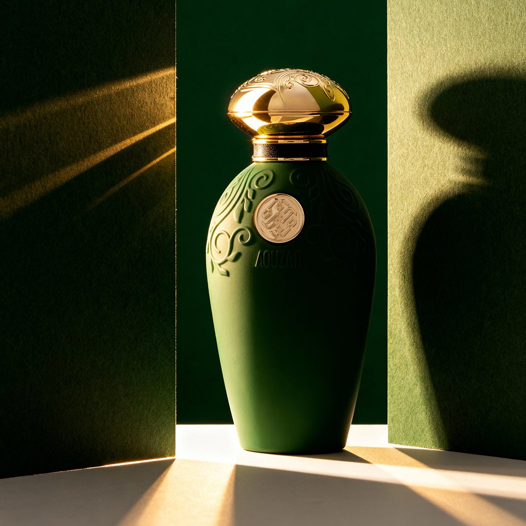 freepik__ultraluxury-editorial-perfume-stilllife-photograph__20706